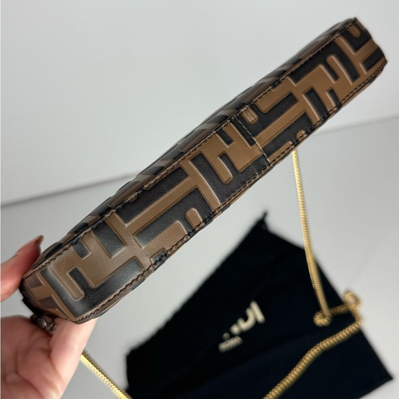 Fendi Wallet on Chain Crossbody - Picture 4 of 10